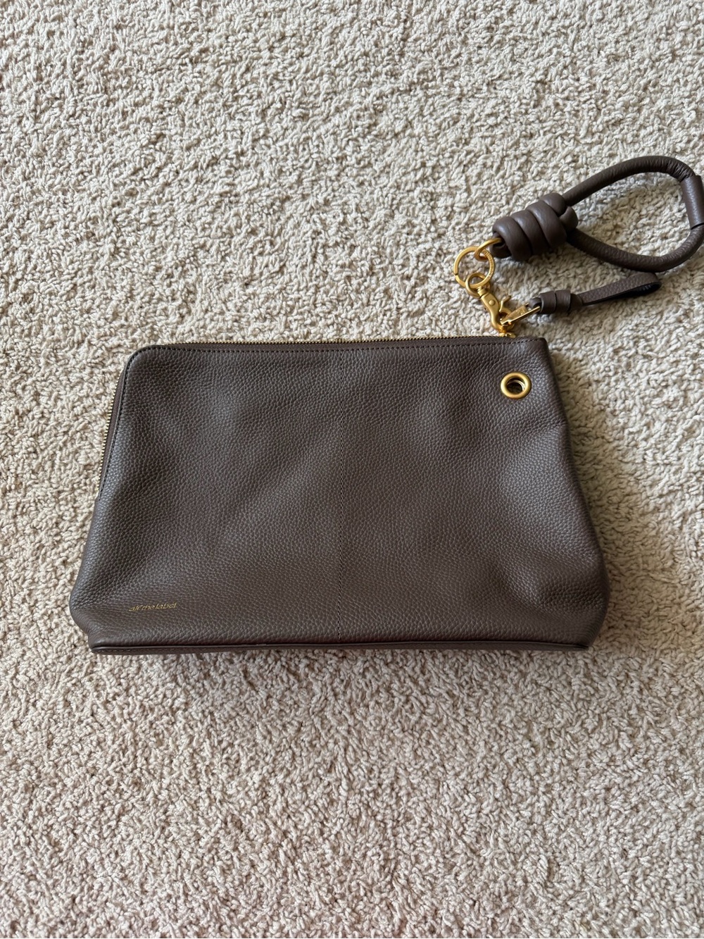 Grande Pouch & Knot Keychain in cocoa pebbled leather